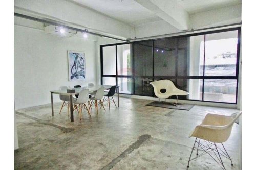 5 Storey Building For Sale in Bangkok, Thailand