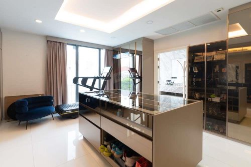 Luxurious 6 storey House with pool for Sale in Watthana Bangkok